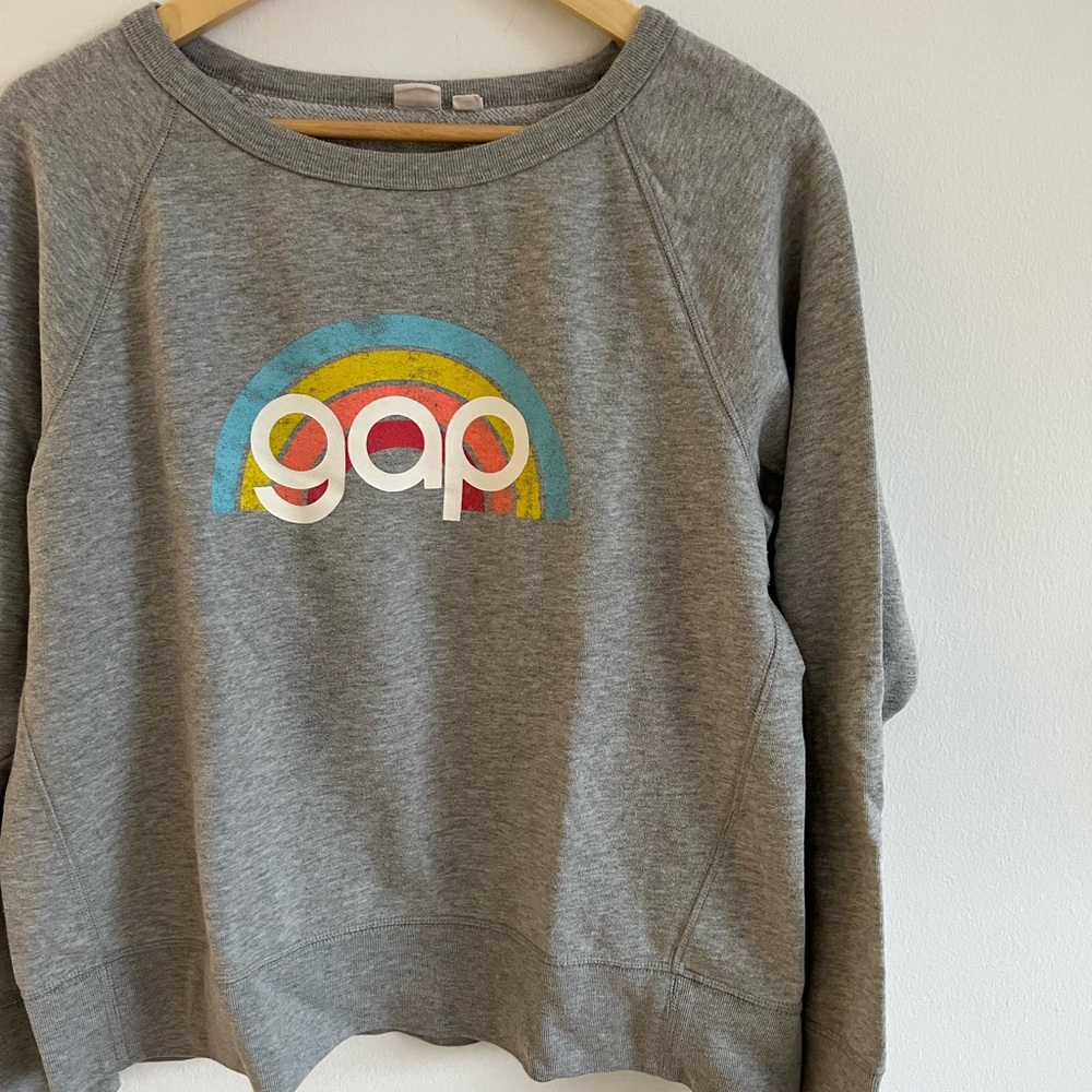 GAP sweatshirt size L vintage logo